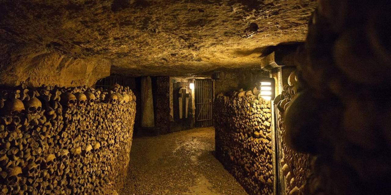 10 milyon dolar verilse bile orada uyumayı kabul etmiyorlar! Hikayesi çok ürkütücü: Suda yüzen cesetler evlere dolmuş...