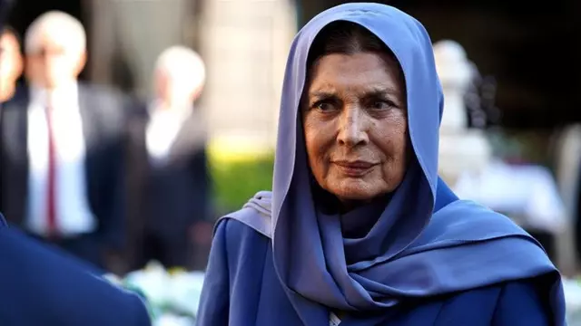 Görenler şaşırdı... Yalı Çapkını'nın Hattuç Hala'sı Şerif Sezer'in kızını gören inanamadı! Meğer o da çok ünlüymüş: Bakın kim...