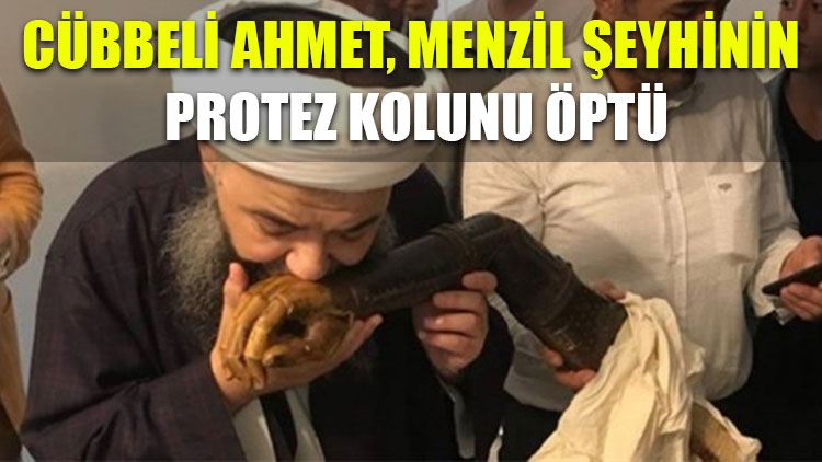 Cübbeli Ahmet, Menzil şeyhinin protez kolunu öptü