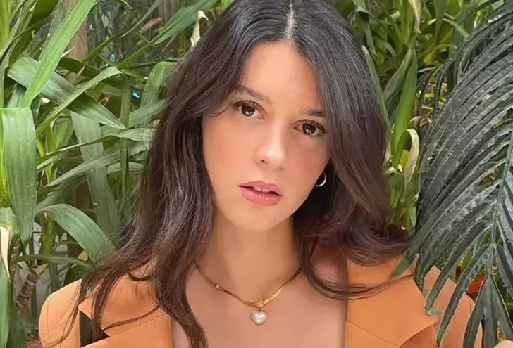 Yalı Çapkını’nın Pelin’i bikinili pozuyla görenleri büyüledi: Cesur pozlar şaşırttı...