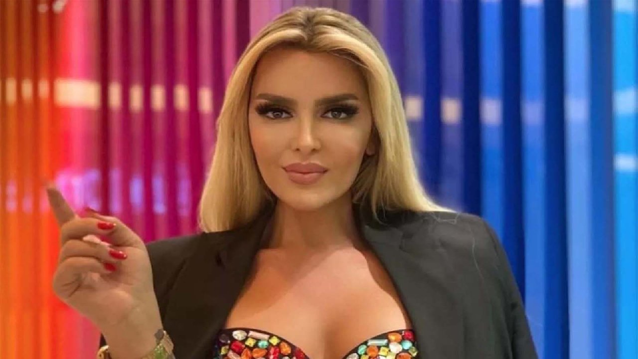 'Çıplak sandım' yorumları yapıldı... Selin Ciğerci minik bikini altıyla poz verdi, tepki çekti! Demet Özdemir ise destek verdi..