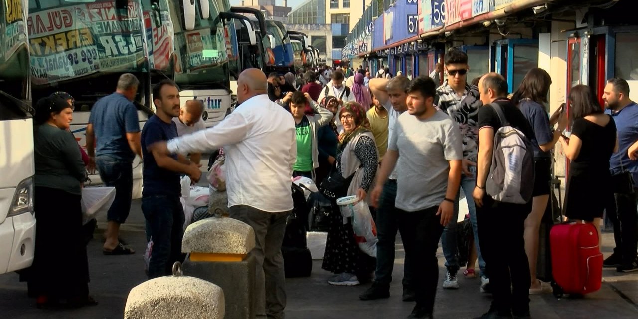 Tatil Bitti, İstanbul Kalabalık Günlerine Dönüyor