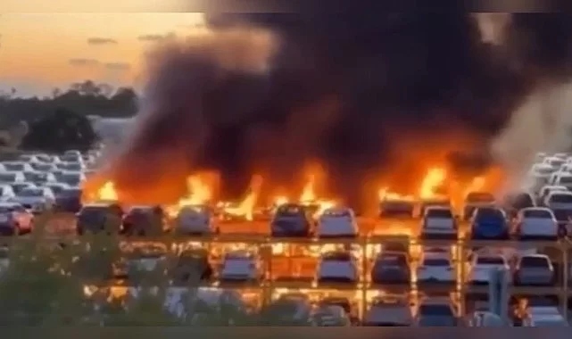 Fransa'da göstericiler sıfır otomobilleri cayır cayır yaktı