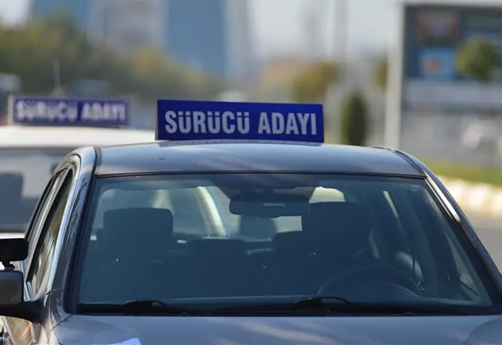Ehliyet alacaklar dikkat! Sürücü kursu fiyatları da değişiyor!