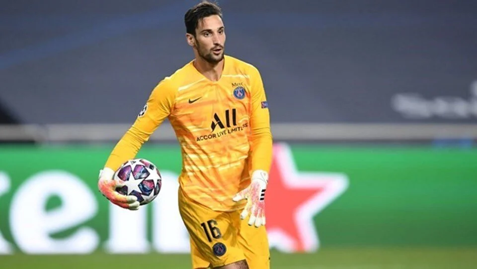 PSG'li kaleci Sergio Rico komadan çıktı