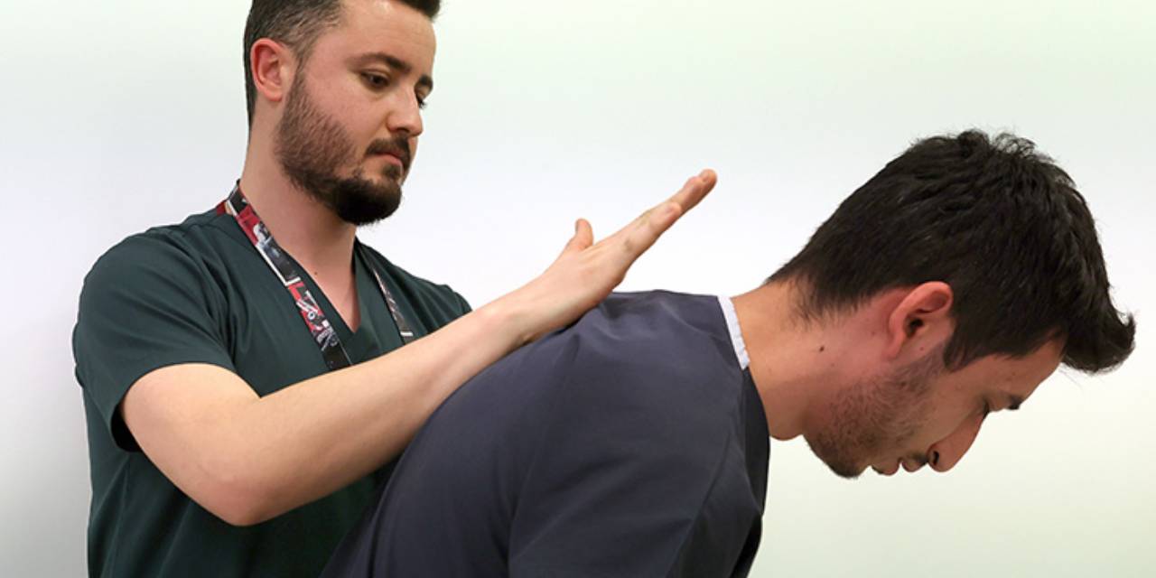 Heimlich Manevrası Nedir? Nasıl Yapılır?