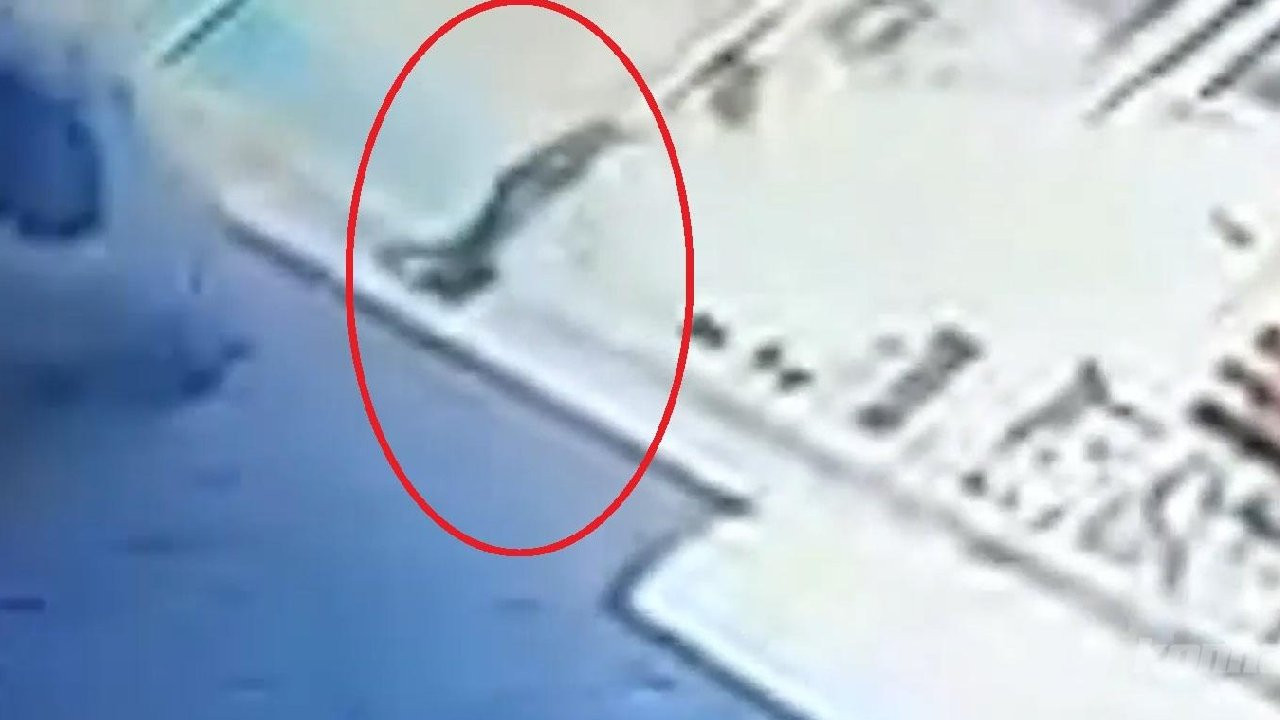 El freni çekilmeyen araç çarptı, hayatını kaybetti
