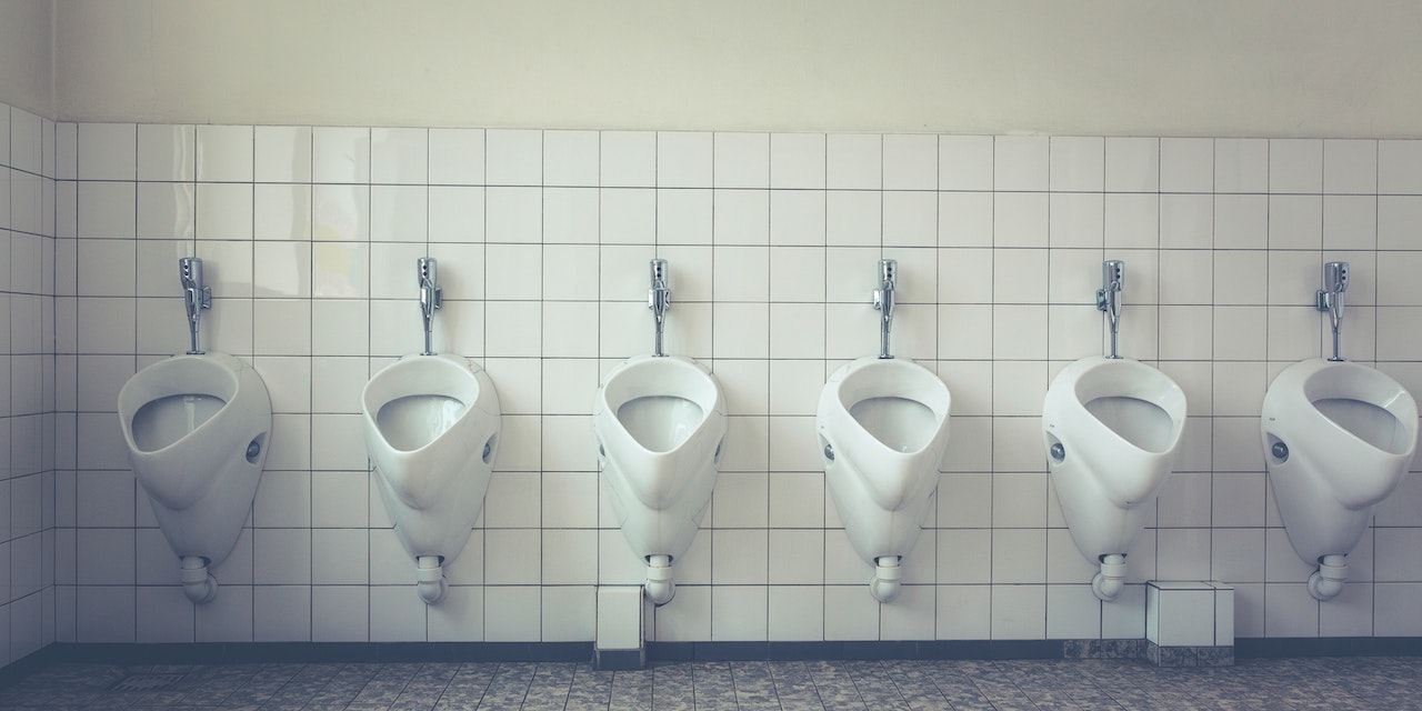 Yıllarca Sürecek Aşk Erkekler Tuvaletinde Başladı... Böyle Olacağını Tahmin Etmemişti!