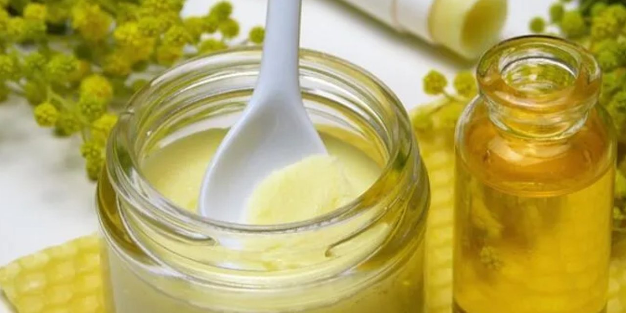 Kırışıklıkları botoks etkisiyle dolduruyor, cildi mermer gibi yapıyor! Sabah uyanır uyanmaz sürmek gerekiyor