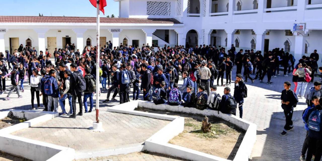 Zam İsteyen Öğretmenlerin Maaşları Askıya Alındı, Okul Müdürleri İse Kovuldu