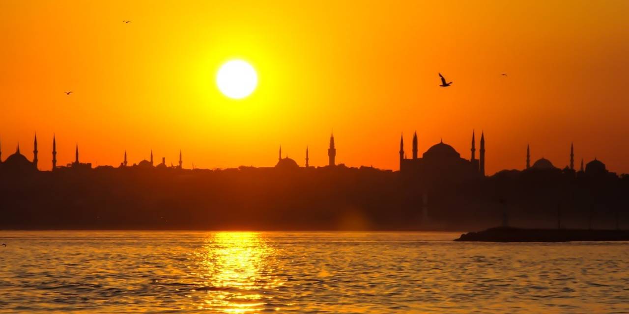 Meteoroloji 'kırmızı alarm' verdi: Avrupa'dan sonra sıra Türkiye'de... Peki nedir bu kavuracak 'Kerberos' sıcakları?