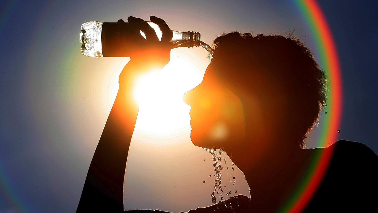 Aşırı Sıcaklar İçin Uyarı Geldi! Perdeleri Kapatın, Ev işi Bile Yapmayın!