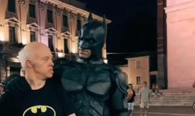 Duygulandıran anlar; Batman hayranı down sendromlu adama büyük sürpriz