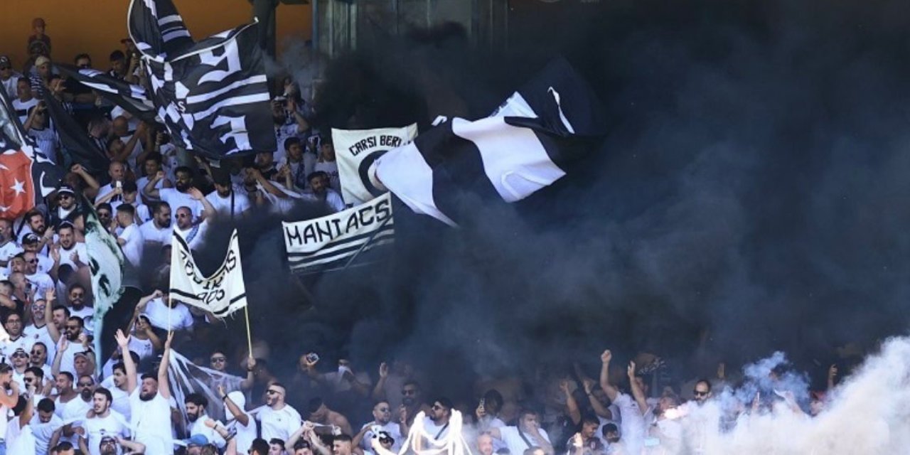 Sahaya Patlayıcı Atıldı! Beşiktaş - Augsburg Maçı Yarıda Kaldı