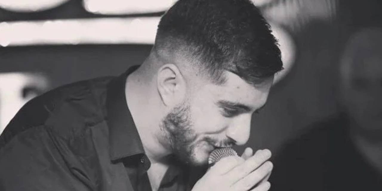 Genç Şarkıcıya Sahne Çıkışı Saldırı: Durumu Ağır