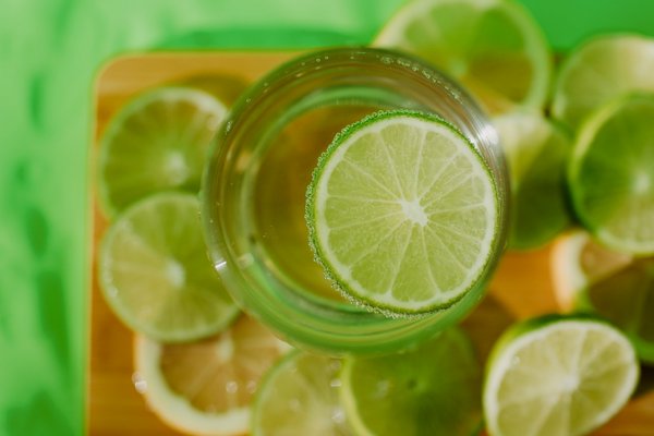 Zayıflamak İçin Maden Suyunu Bir de Böyle İçmeyi Deneyin!