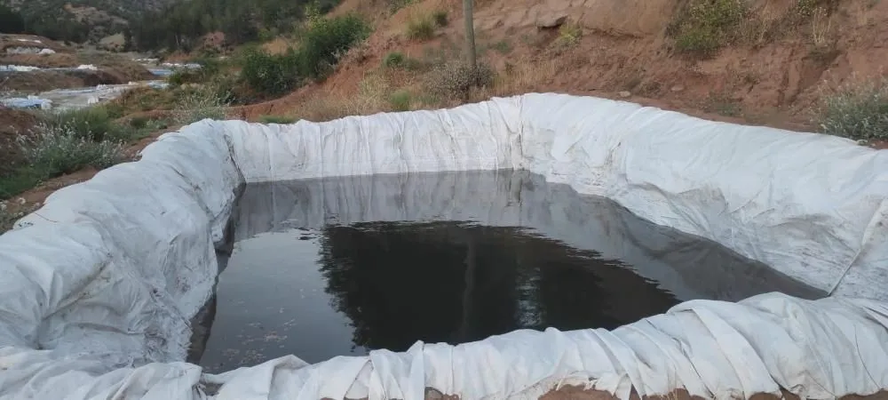 Dağdan doğal olarak akan tuzlu su ailelerin geçim kaynağı oldu: 3 ayda 150 bin lira kazandırıyor