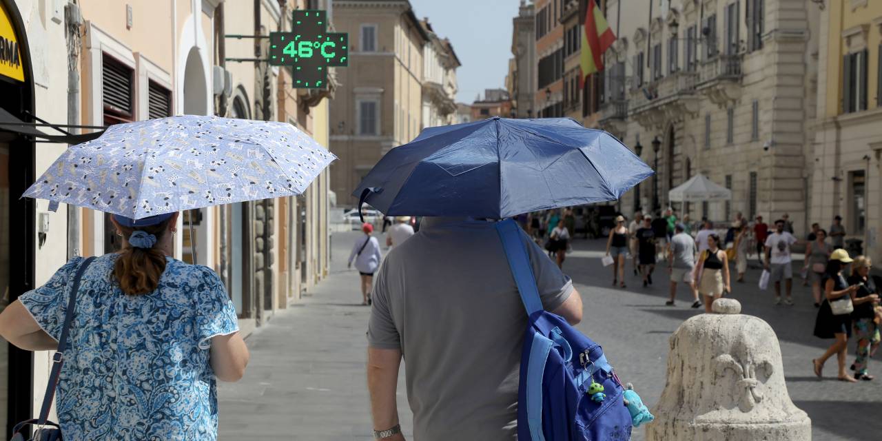 La temperatura dell’aria ha raggiunto il picco in Italia, continua ‘massima allerta’