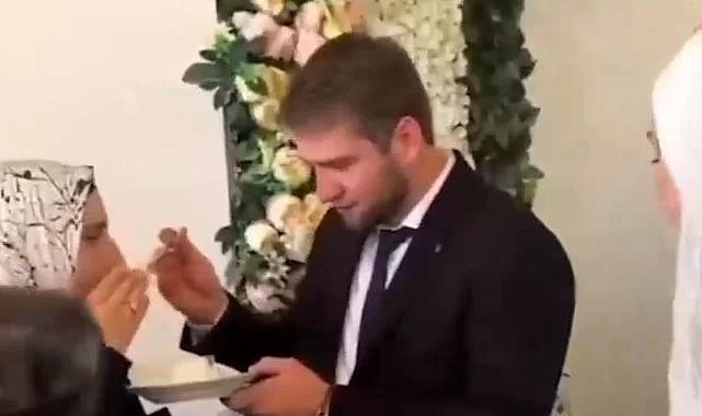 Düğün pastasını önce annesine ikram etti, gelin bakın nasıl tepki verdi