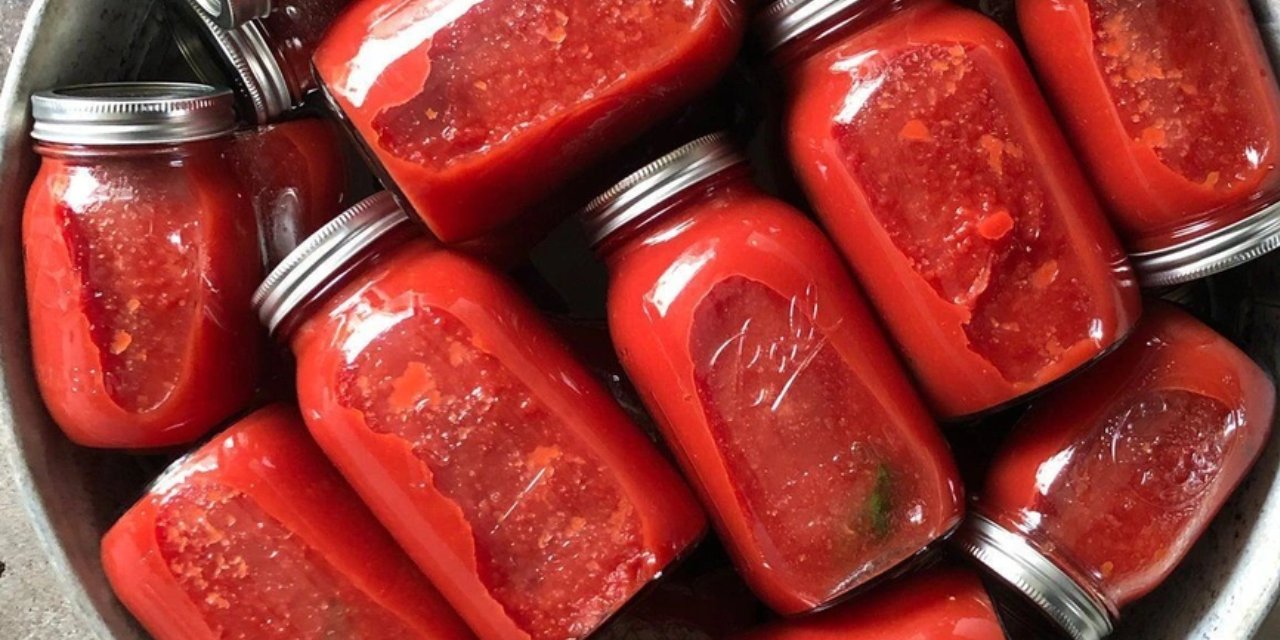 Domates konservesinin lezzet sırrı keşfedildi: İçerisine 1 kaşık ekleyin, ilk günkü tazeliği koruyun