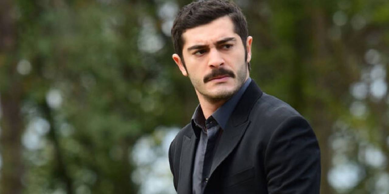 Görenler şaşırdı... Samimi halleri gündemdeydi: Yatak pozu olay oldu: Aşk iddiaları kuvvetlendi