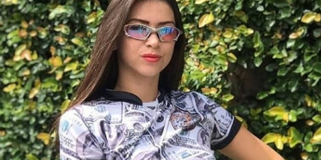 Ünlü şarkıcı pozları yüzünden Instagram'la mahkemelik oldu