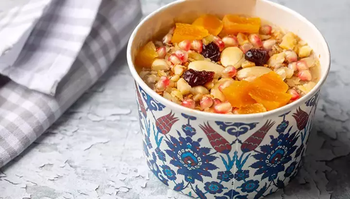 Az Porsiyonluk Aşure Tarifi