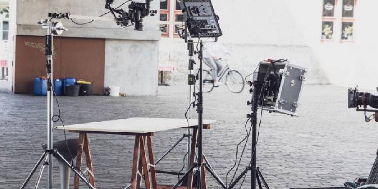 Ünlü Filmin Setinde Hırsızlık: Çekimler Sekteye Uğradı