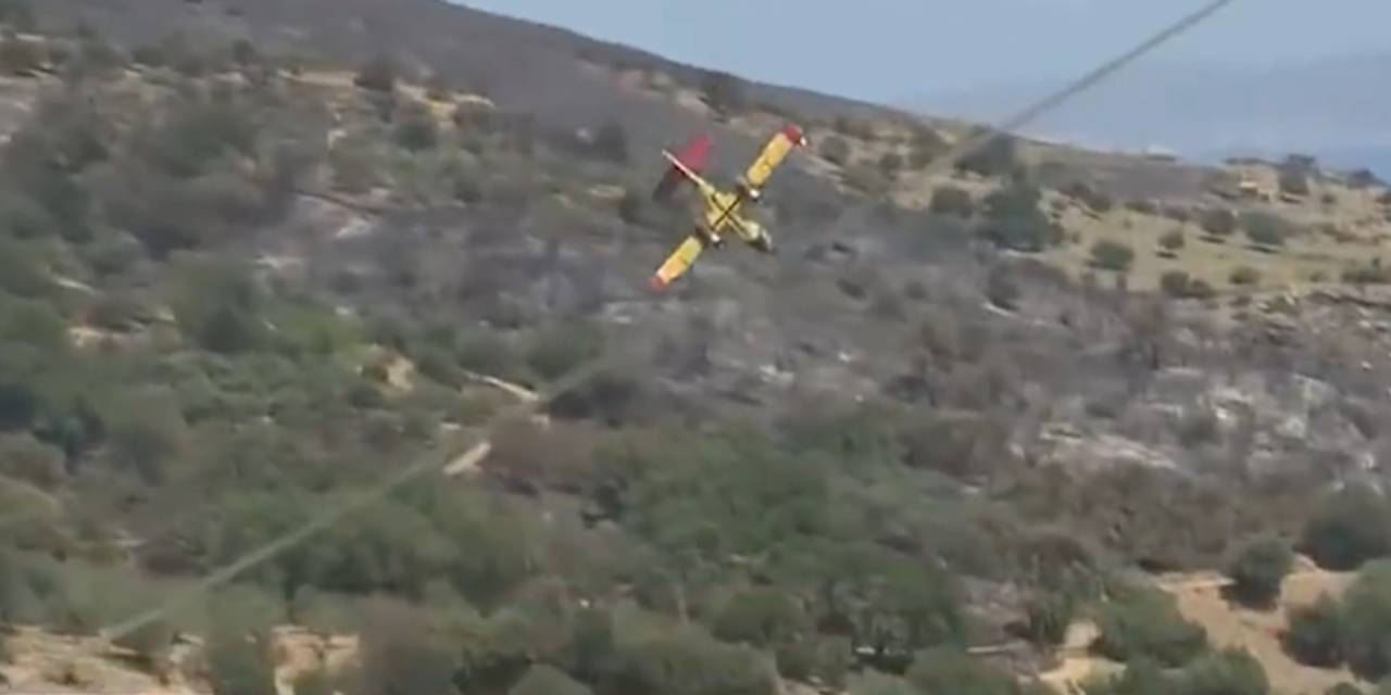 Yunanistan'da yangın söndürme uçağı canlı yayında düştü