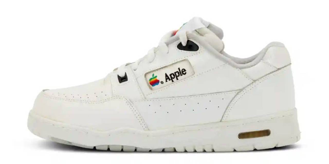 Apple’ın çalışanlarına özel yaptırdığı ayakkabı açık artırmada: 50 bin dolardan başlıyor