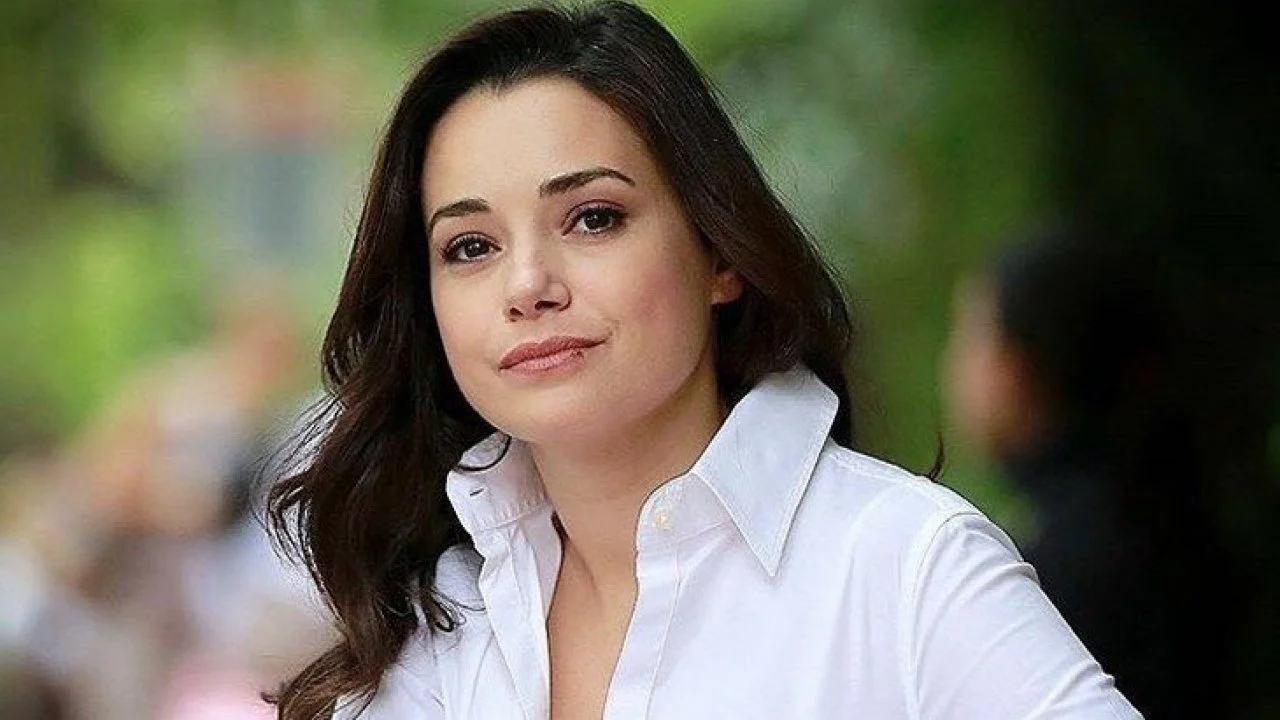 9 yıl sonra setlere dönüyor... Özgü Namal'dan zafer işaretli cevap