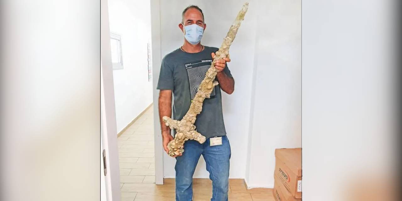 Bu Kılıç Tam 800 Yıllık... Akdeniz'in Derinliklerinde Bulundu