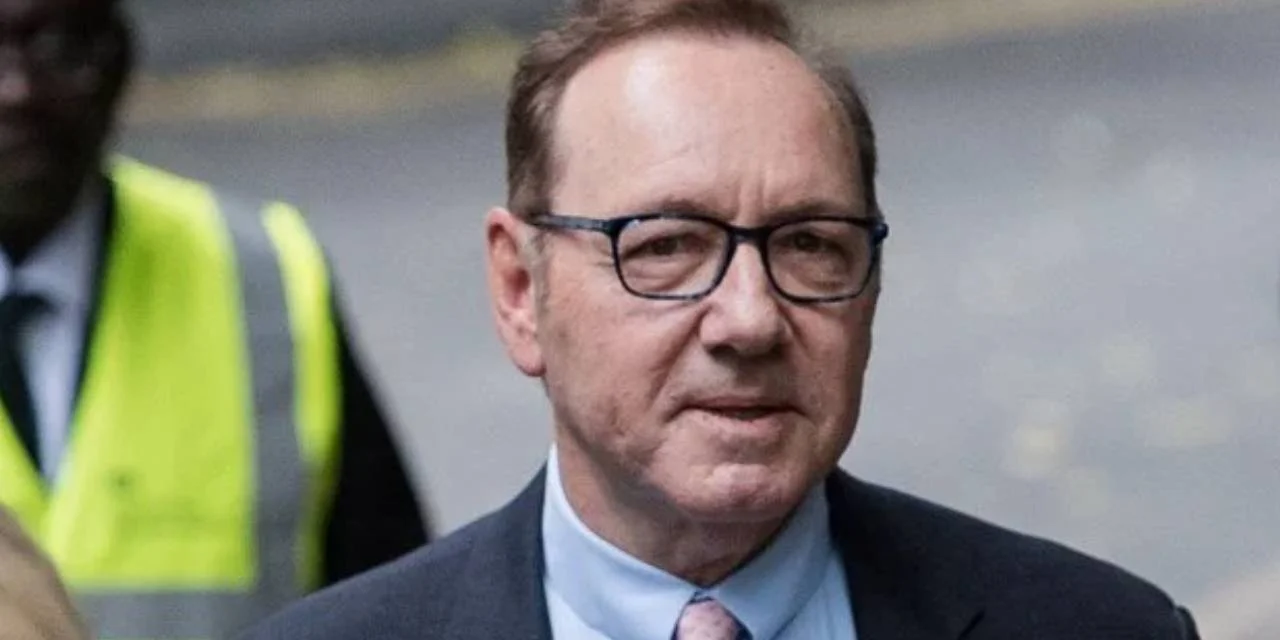 Cinsel istismarla suçlanan ünlü oyuncu beraat etti