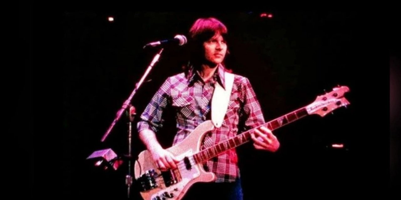 Dünyaca ünlü şarkıcı hayatını kaybetti