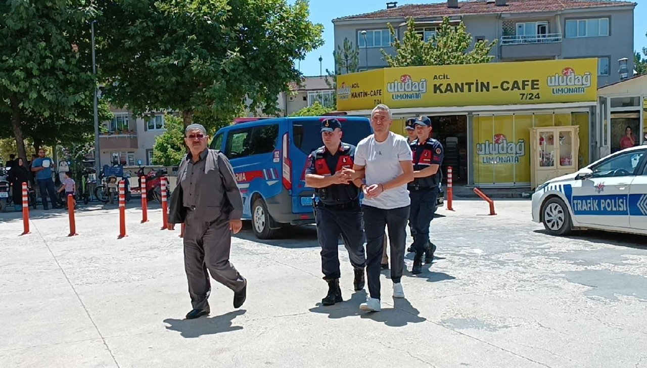 Bursa'da Otomobil Piknik Yapanların Arasına Daldı!