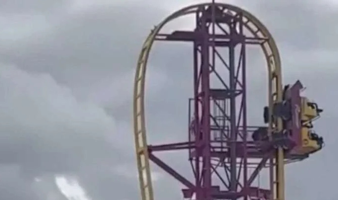 Lunapark treni arızalanınca 30 metrede mahsur kaldılar