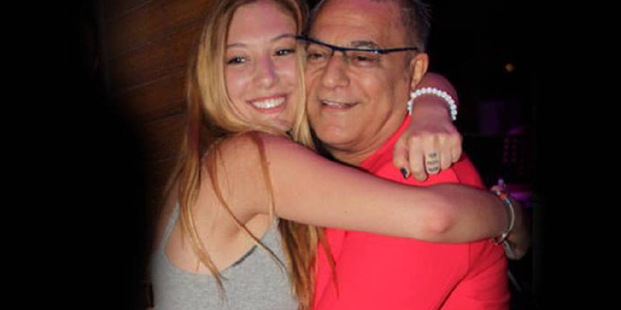 Mehmet Ali Erbil'in kızı Yasmin Erbil ve Yiğit Poyraz havuz kenarında aşka geldi! Göğsünde poz: Cesur pozlar şaşırttı...