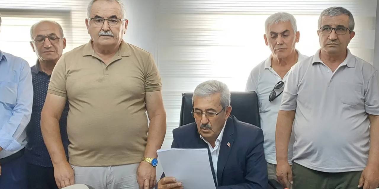 CHP’de 9 Belediye Meclis Üyesi İstifa Etti