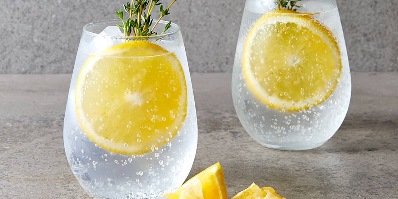 Dikkat! İçecekleri böyle içmek bu hastalıkları tetikliyor!