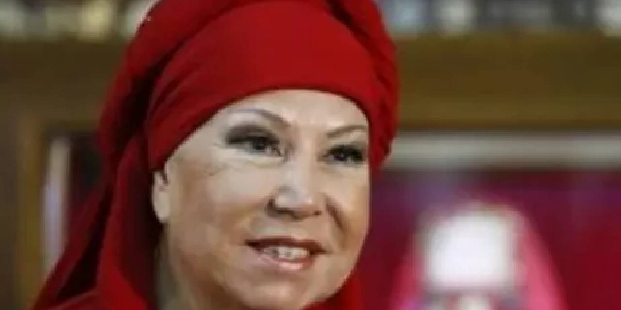 81 yaşında yüzünü gerdirmişti! Bedia Akartürk yeni imajıyla ilk kez sahneye çıktı!