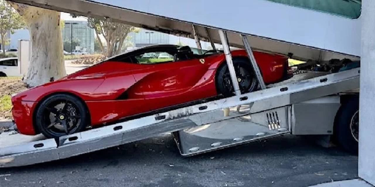 Ünlü şarkıcı lüks Ferrari’sini satıyor: Fiyatı dudak uçuklattı