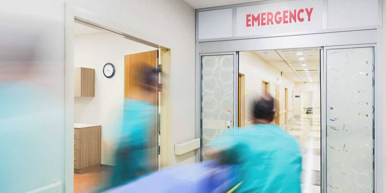 Kanadalı eşi uçakta rahatsızlanan Türk profesör, özel hastane faturasına sosyal medyadan isyan etti