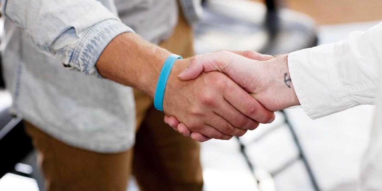 Yaz aylarında tokalaşmadan önce iki kere düşünün!