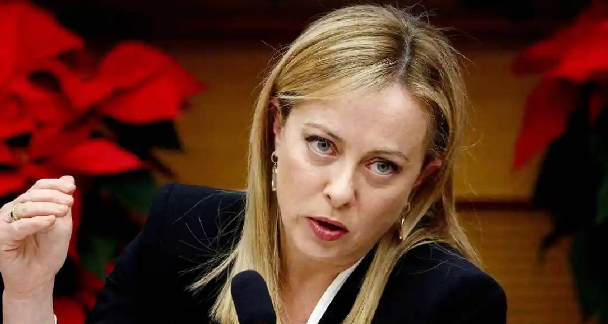 İtalya Başbakanı Ünlü Şarkıcıya Dava Açtı: İşte sebebi...