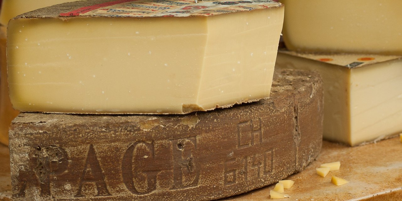 Binlerce Peynir Tekerleği Üzerine Düşen Bir Üretici Öldü