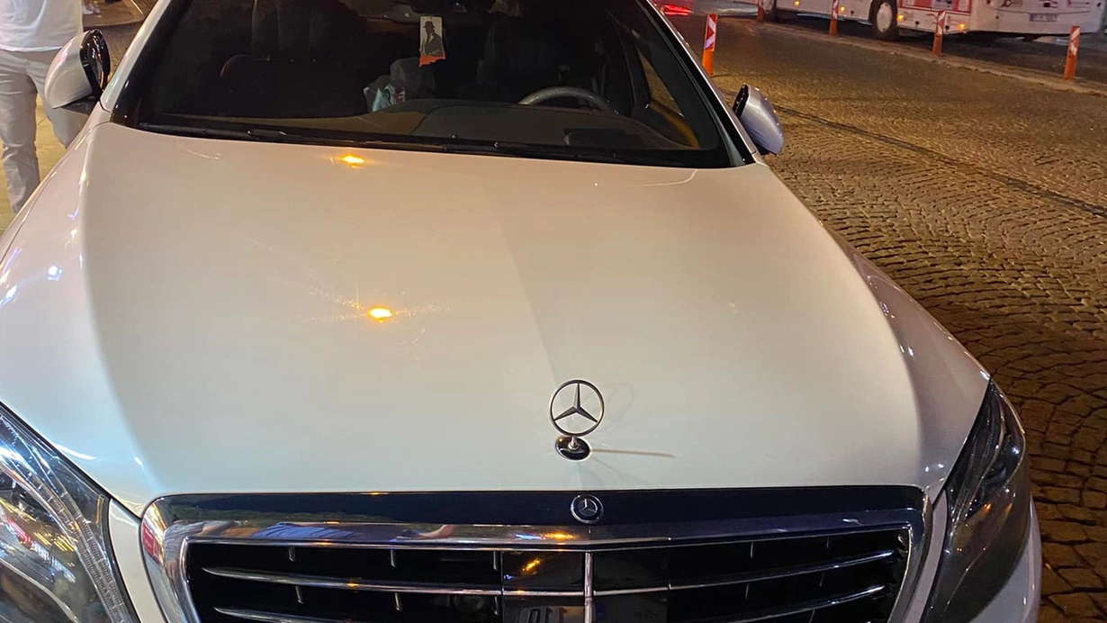 Çanakkale'de bir gurbetçinin park ettiği aracın plakası gören herkesi şaşırttı