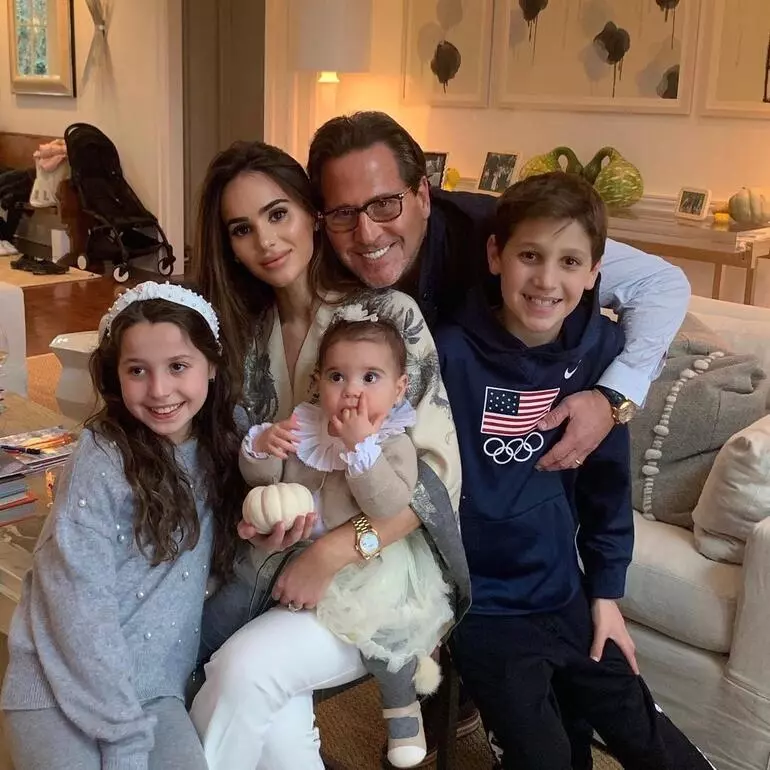 Ünlü estetik cerrah eşinden boşanıyor… Dillere düşen suçlama: Karısına kızdı, hasta çocuğuna bakmayı reddetti!