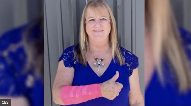 Şahin Avladığı Yılanı Kadının Kafasına Düşürdü!