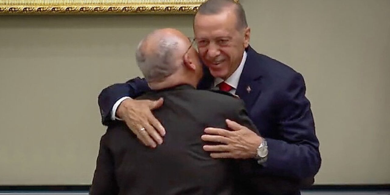 Kara Kuvvetleri Komutanı Erdoğan'ın karşısında gözyaşlarını tutamadı