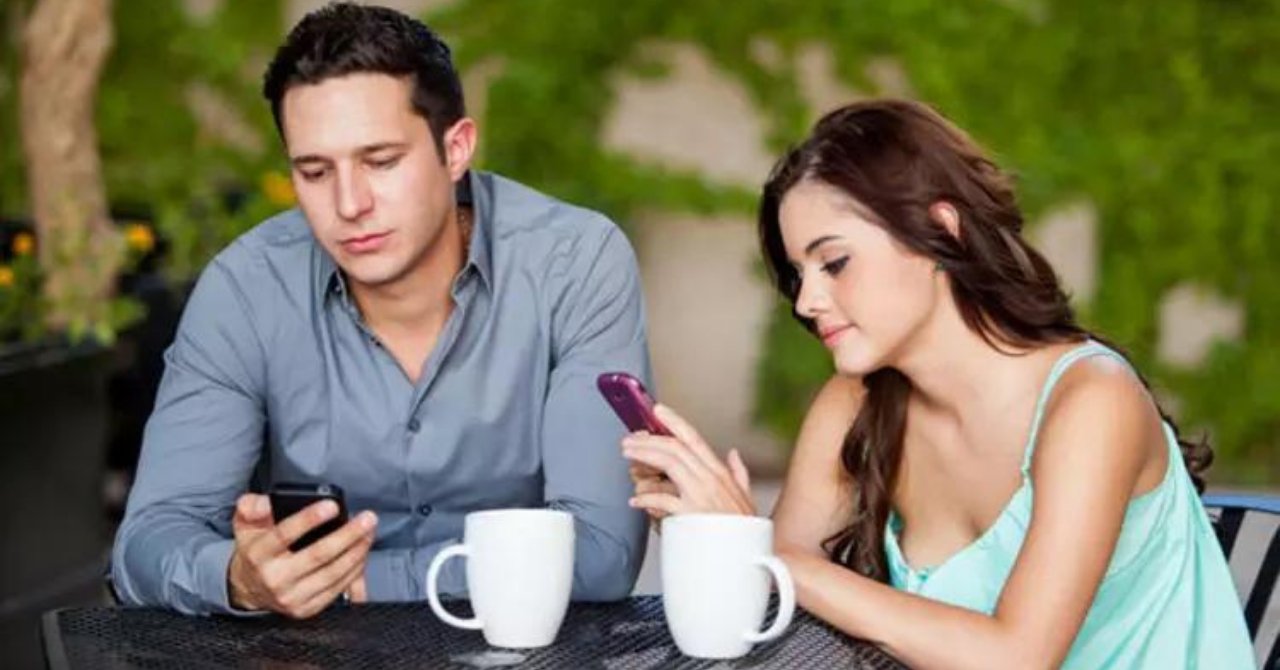 İlk buluşmada kadınların yaptığı bu hatalar erkekleri hemen uzaklaştırıyor